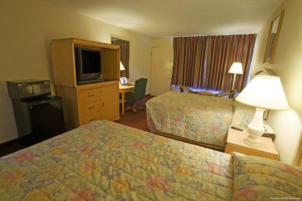 Americas Best Value Inn V1305 (Evergreen)